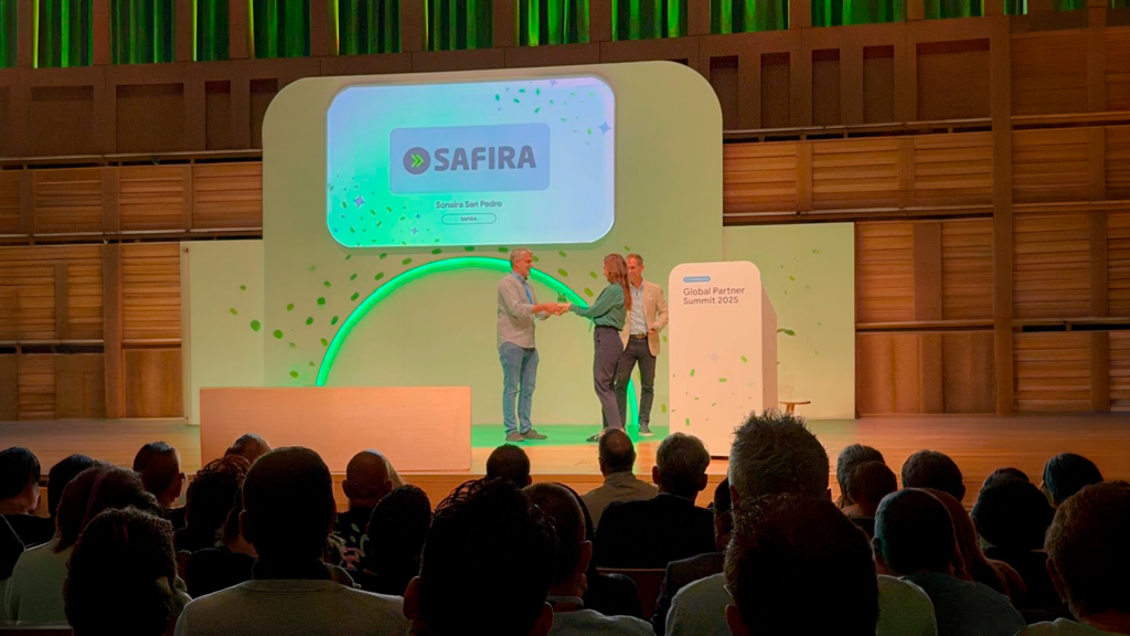 SAFIRA recebendo premio Android  Enterprise